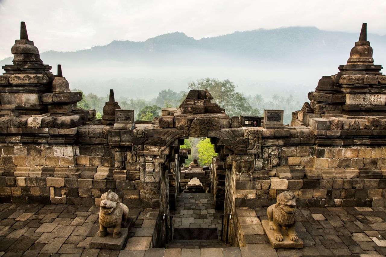 Indonesia Borobudur & Komodo